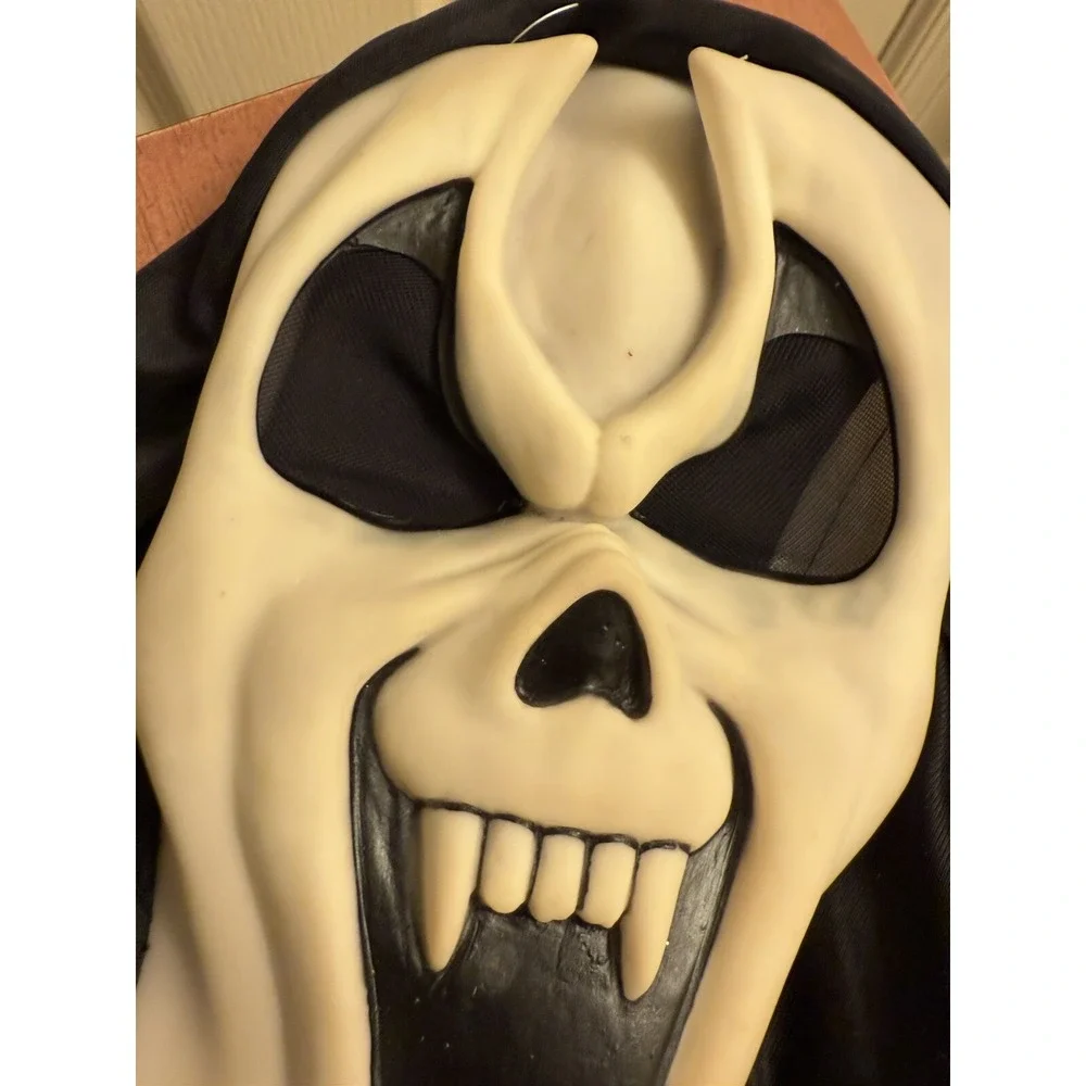 VTG SCREAM VAMPIRE Ghostface W/ FANGS Hooded MASK Easter‎ Unlimited 9206(c)